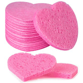 Esponjas faciales Spunspon con forma de corazón para limpieza suave.