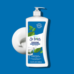 St. Ives Loción corporal renovadora, textura cremosa para hidratación diaria y suavidad duradera.