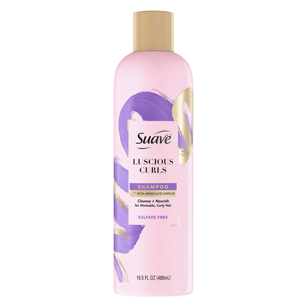 Botella de Suave Luscious Curls en fondo rosa, ideal para rizos suaves y definidos.