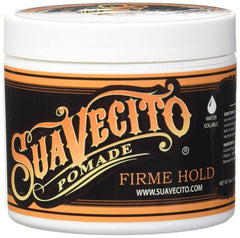 Aplicación suave con Suavecito Pomade Firme para peinados de día entero.