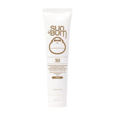 Sun Bum Mineral SPF30 protector facial tintado mate en botella, protección suave para uso diario.