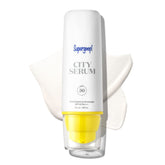 Supergoop City Serum, textura ligera para piel suave y lista para el día.