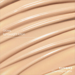 Muestra de tono Sunrise, tono Champagne Glow para un acabado radiante.