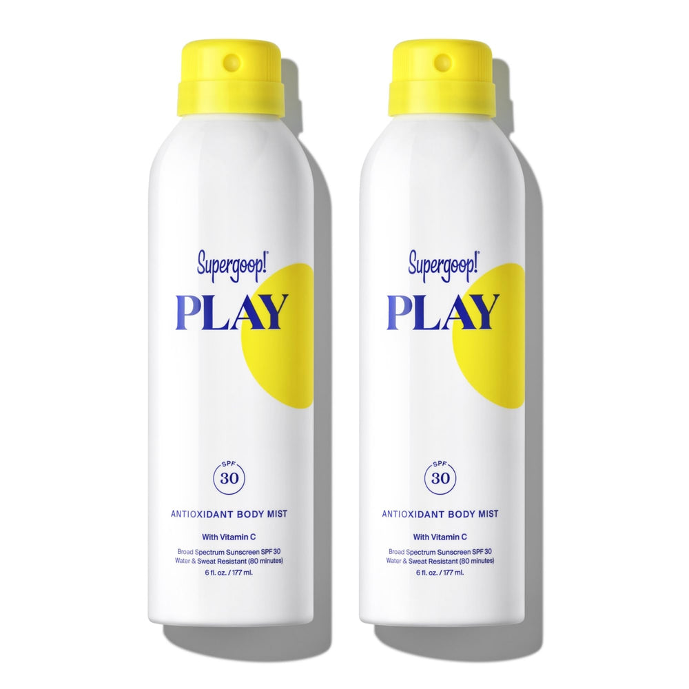 Brume corporelle Supergoop Play dans sa bouteille, légère et prête à l emploi.