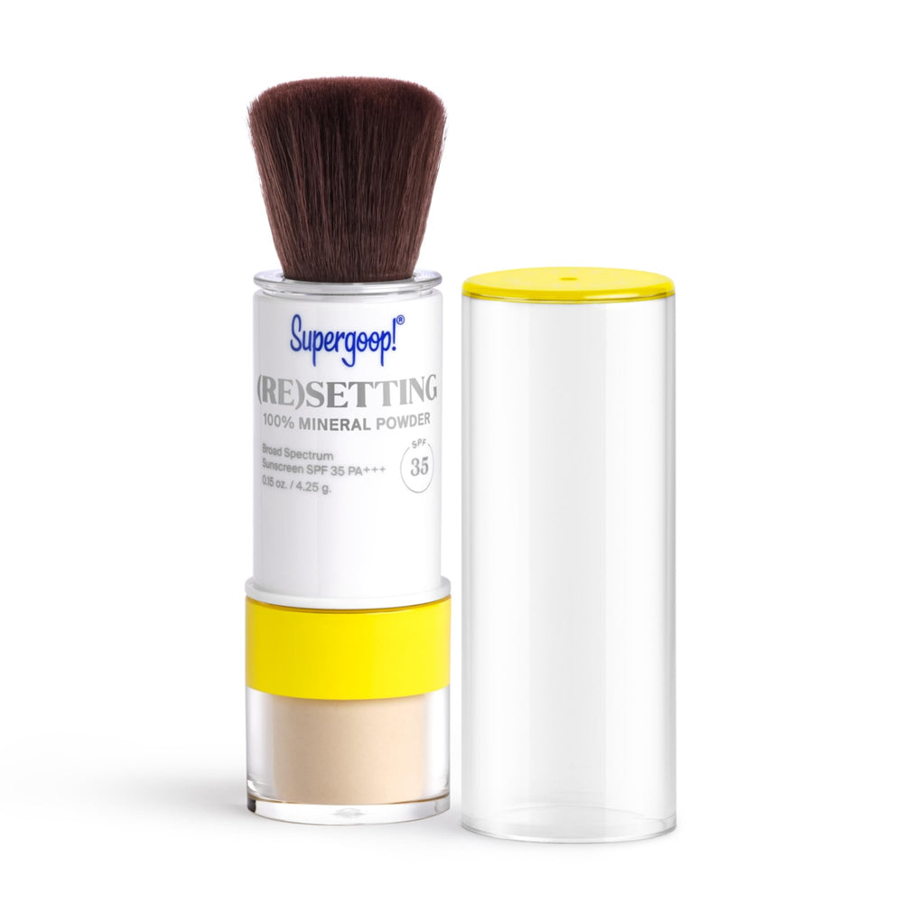 Supergoop! polvo mineral fijador translúcido en envase compacto para retoques