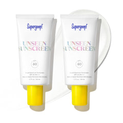 Supergoop! Unseen Sunscreen muestra textura invisible para acabado natural.