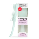 Cepillo Tangle Teezer desenredando cabello fino y frágil con suavidad.