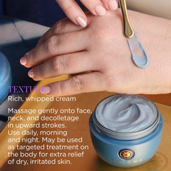 Aplicación suave en rostro con Indigo Calming Cream