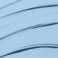 Textura cremosa de TATCHA Indigo Calming Cream, absorción rápida