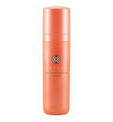 TATCHA Suero Iluminador en botella, promueve luminosidad y tono uniforme.