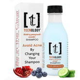 Teenology Teen Shampoo en botella azul ofrece cabello limpio y suave.