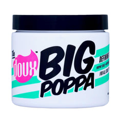Definición de rizos con The Doux Big Poppa para brillo y suavidad.