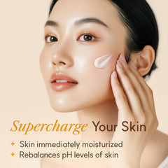 Aplicación diaria de Rice Ceramide Cream en el rostro para confort
