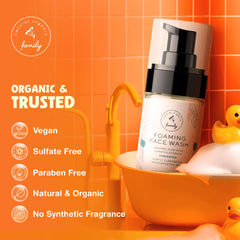 The Natural and Organic Family espuma suave para la piel de niños en envase frontal.
