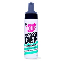 The Doux Mousse Def Texture en botella define rizos con brillo.