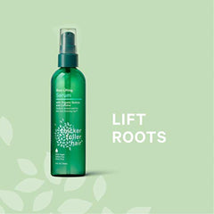 Aplicación del sérum Thicker Fuller Hair en la raíz para volumen