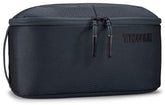 Thule Subterra 2 bolsa de aseo abierta para acceso rápido.
