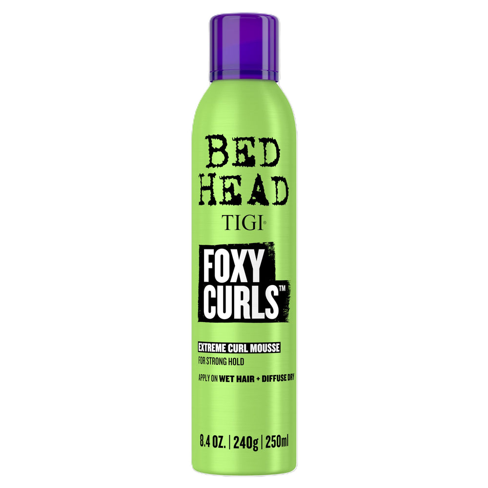 TIGI Bed Head Foxy Curls Mousse, envase brillante con definición duradera.