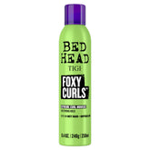 TIGI Bed Head Foxy Curls Mousse, envase brillante con definición duradera.