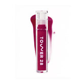 Tower 28 ShineOn Gel de Labios Wild en tubo, brillo suave para labios hidratados.