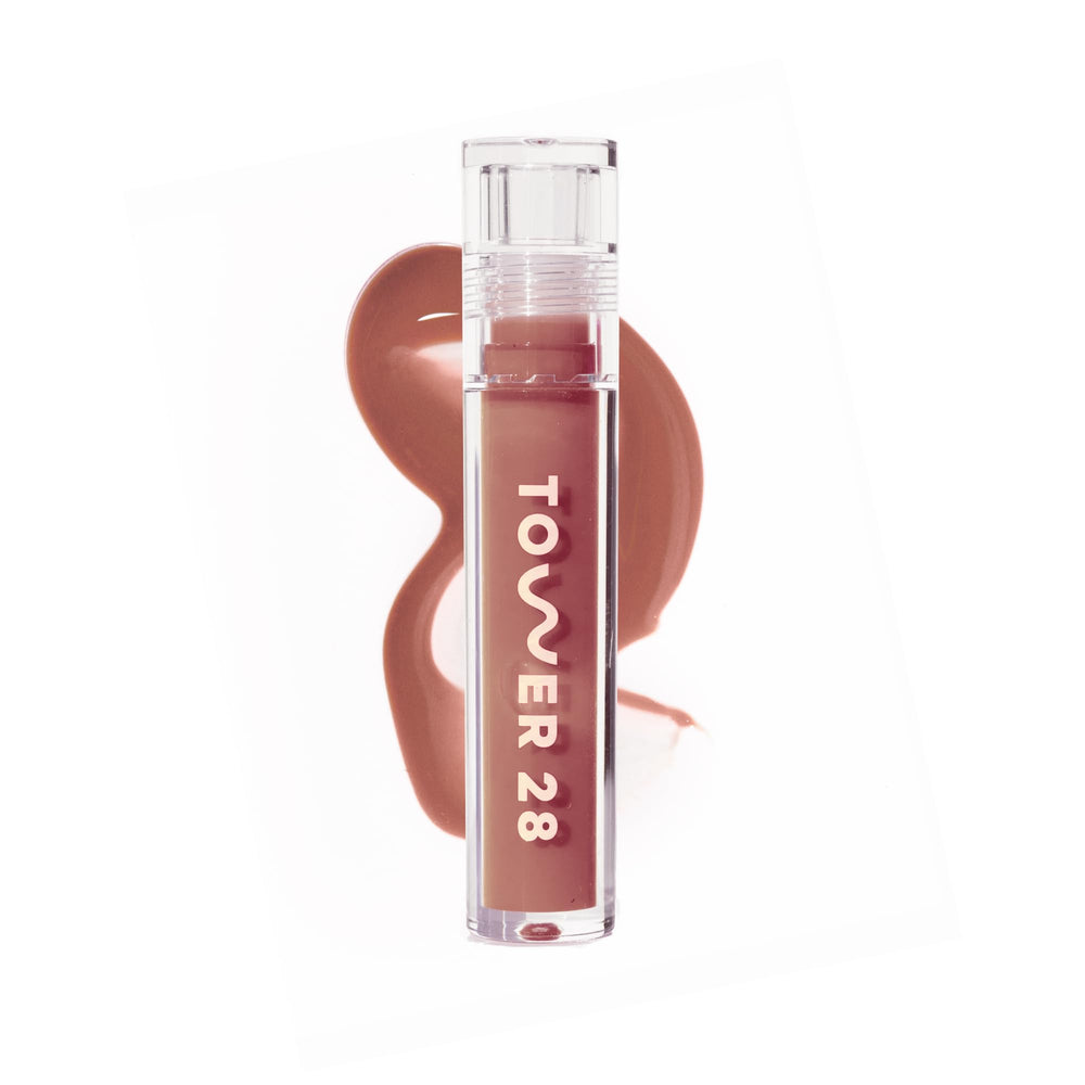 Tower 28 ShineOn Labial Milky Rosado en tubo, color suave para uso diario.