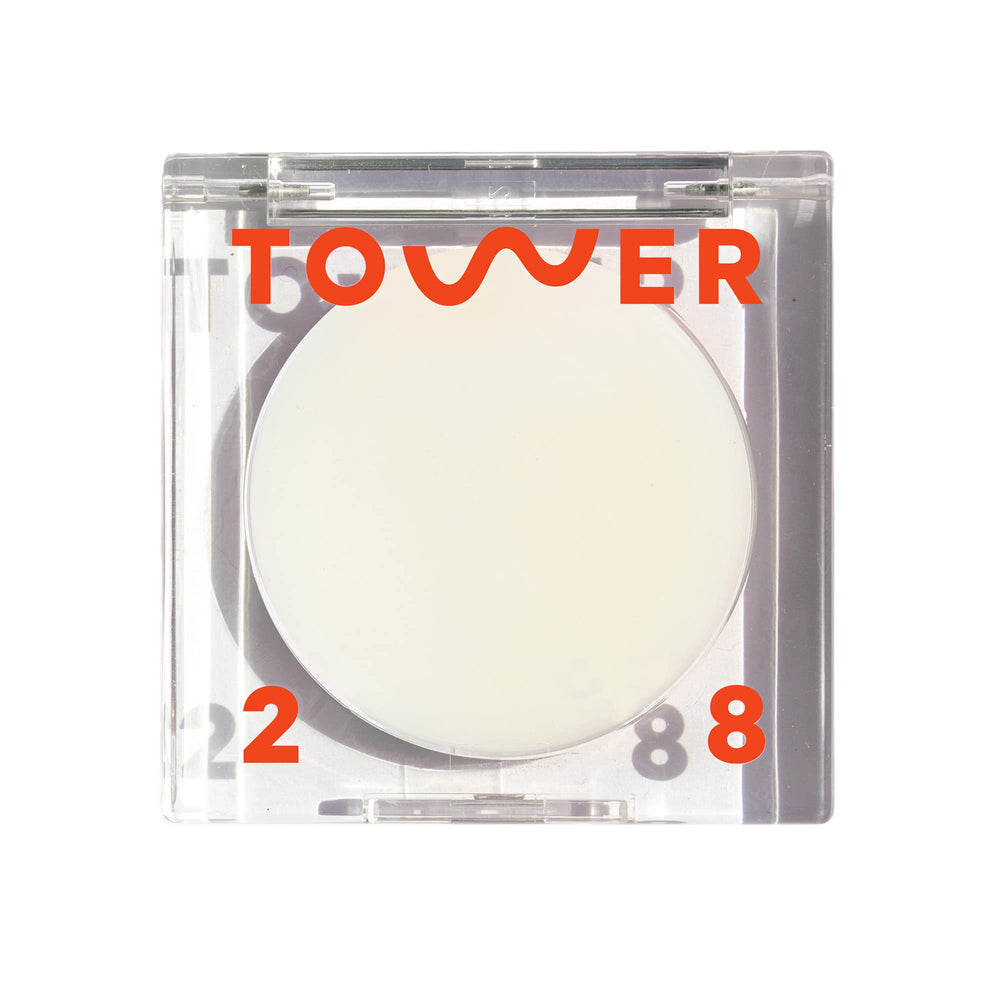 Tower 28 SuperDew resalte crema para un brillo suave.