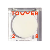 Tower 28 SuperDew resalte crema para un brillo suave.