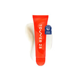 Tower 28 LipSoftie envase compacto para uso diario e hidratación.
