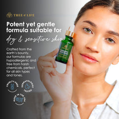 Application après nettoyage sur le visage avec le sérum Tree of Life Beauty.