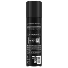TRESemmé Fijador Extra Fuerte: nebulizador cercano, aplicación suave para fijación precisa.