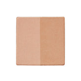 Trish McEvoy Dual Resort Bronzer Refill en compacto de dos niveles para un bronceado uniforme.