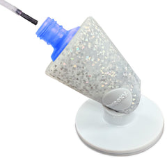 Tweexy Hinge sostiene la botella de esmalte anti-vertido para un pintado limpio.