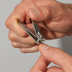 Ciseaux Tweezerman pour poils du visage, coupe nette.