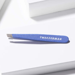 Pinzas Tweezerman Mini Slant, agarre seguro para capturar cada vello, sin tirones