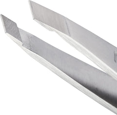 Tweezerman Mini Slant en viaje, retirar vello no deseado con precisión