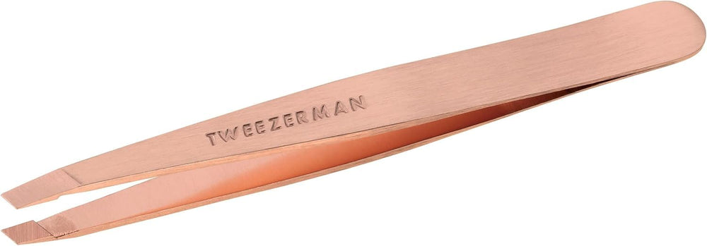 Tweezerman pinzas inclinadas de acero inoxidable para depilación de cejas precisa.