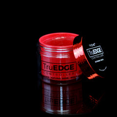Tyche TruEDGE, textura cremosa de pomada para fijación flexible y cómoda.