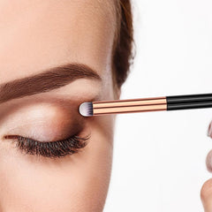 Brocha de ojos redonda de UorPoto para difuminar sombras de forma suave.