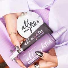 URBAN DECAY All Nighter primer-centro-hacia-fuera ayuda a una cobertura uniforme desde el centro.