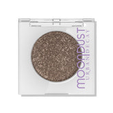 Sombra Moondust Space Cowboy de Urban Decay, brillo champán y duración prolongada.