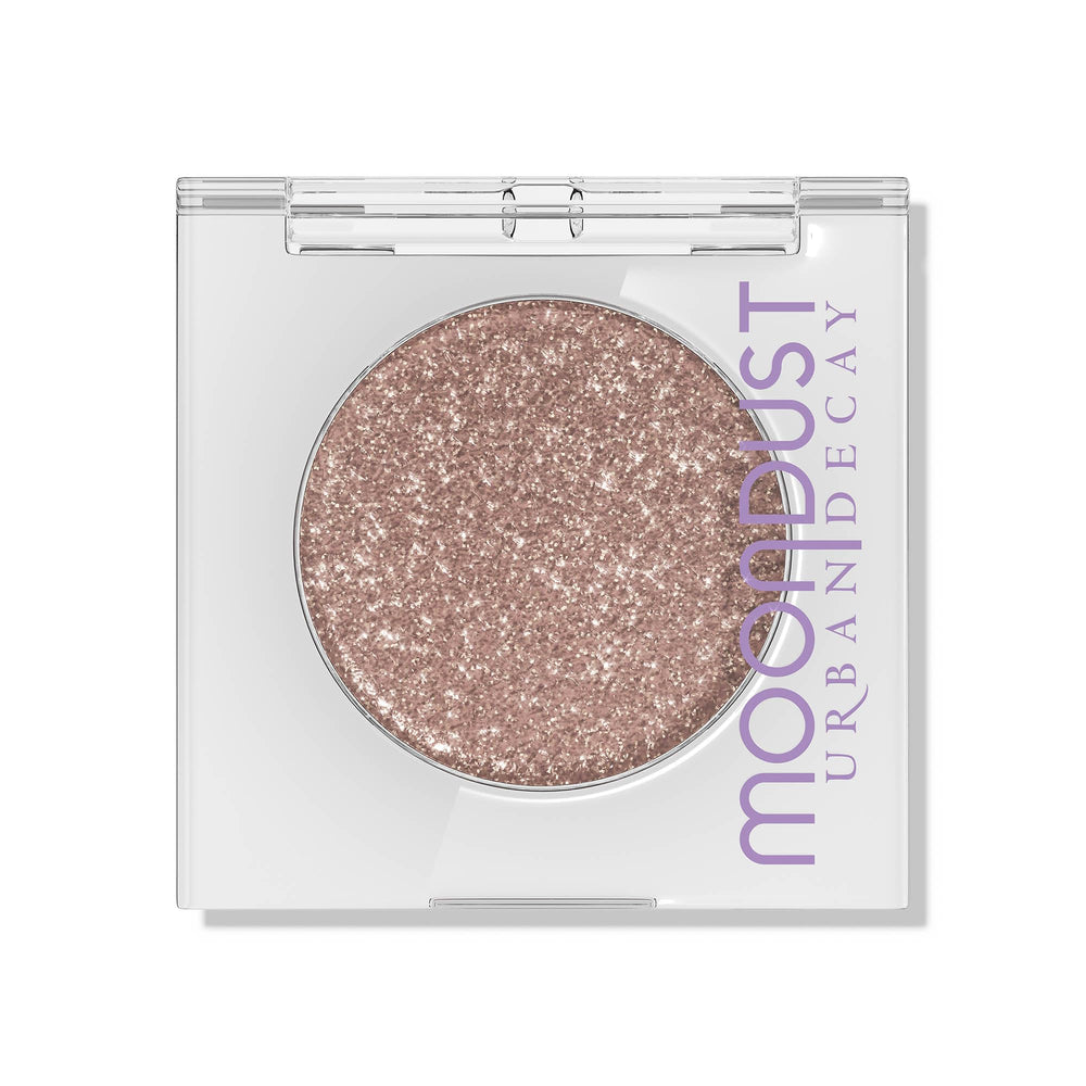 Sombra URBAN DECAY Moondust Space Cowboy con brillo intenso y wet look.