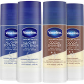 Vaseline Cocoa Shimmer Stick ilumina la piel con brillo dorado suave.