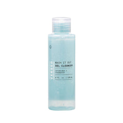 Botella de Versed Wash It Out Gel lista para limpieza suave diaria.