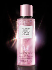 Victoria's Secret Bruma perfumada atomizador en acción para rociado suave