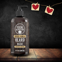 Shampoing Barbe Viking Revolution: mousse riche pour nettoyer la barbe en douceur.
