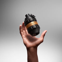 Spray de Viktor&Rolf Spicebomb Extreme en detalle, ideal para retoques rápidos.