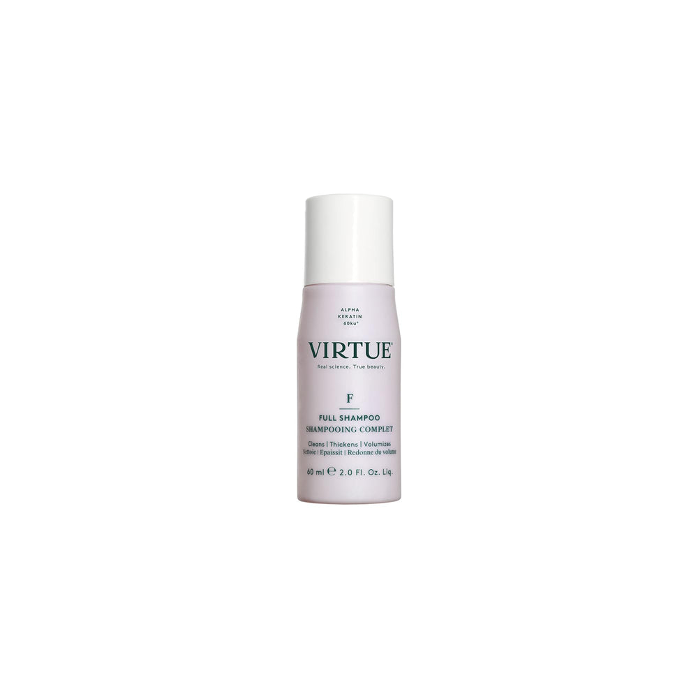 Champú Virtue en botella visible, ofrece volumen ligero en cabello fino.