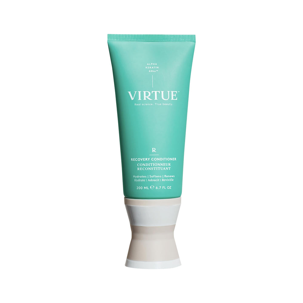 Acondicionador VIRTUE Recuperación, botella crema, hidrata y aporta suavidad duradera.