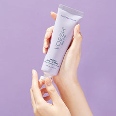 VOESH crema vegana Velvet Luxe, aplicación suave en manos tras lavado.
