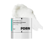 VT COSMETICS PDRN Essence Stick Balm, envase portátil para retoques rápidos.